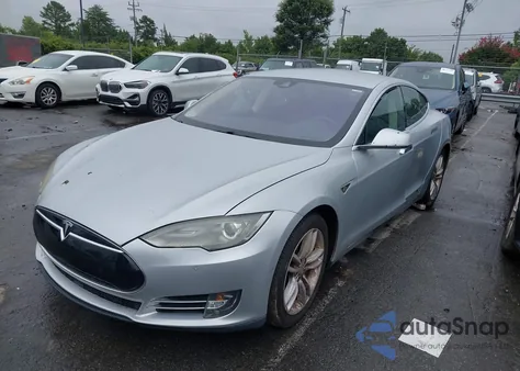 2015 Tesla Model S 60/70/85 z USA, uszkodzony, nr VIN 5YJSA1H13FF082373